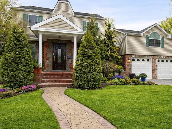 34-08 210th St, Flushing, NY 11361