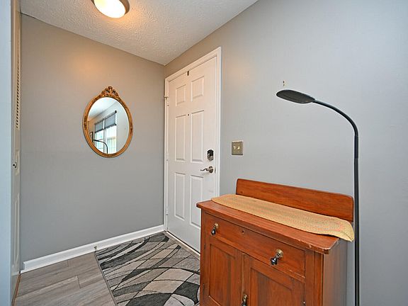 4th image of 14 E Cobblestone Ct