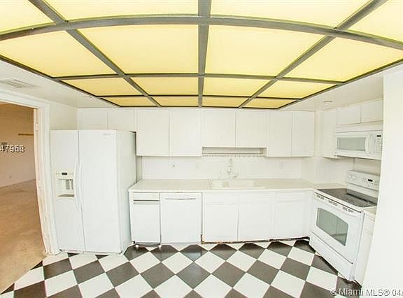 5th image of 3200 Port Royale Dr N APT 1011