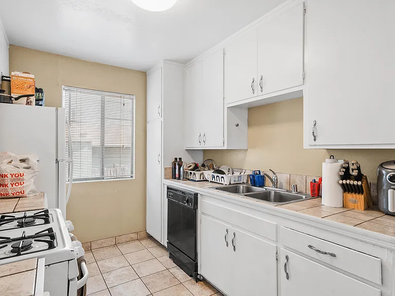 3964 Manzanita Dr #B4 — Photo 8