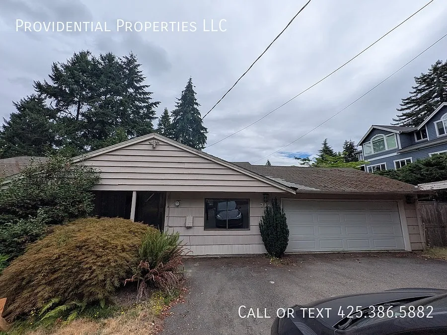 714 100th Ave SE