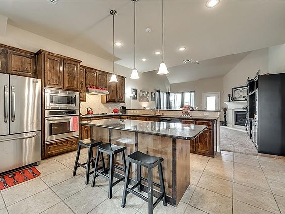 5th image of 128 Wilmington Dr