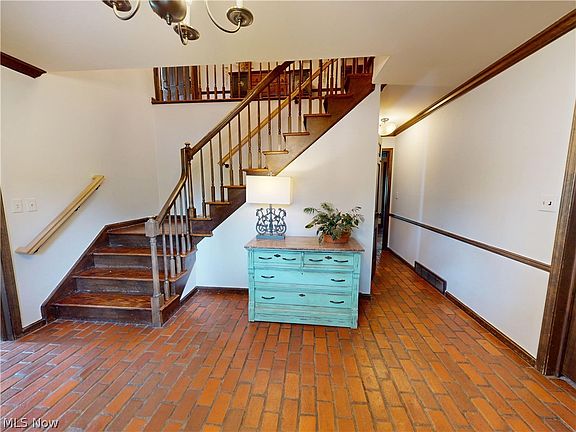 3rd image of 3554 Rolling Hills Dr