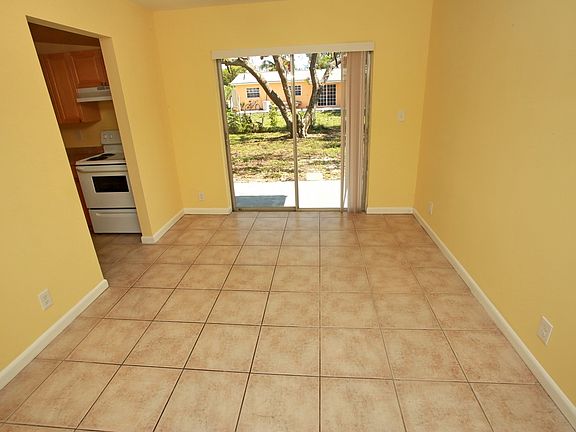 5th image of 540 SW 10th Ct