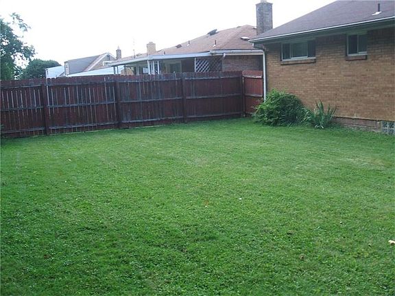 5th image of 135 Clubvue Dr
