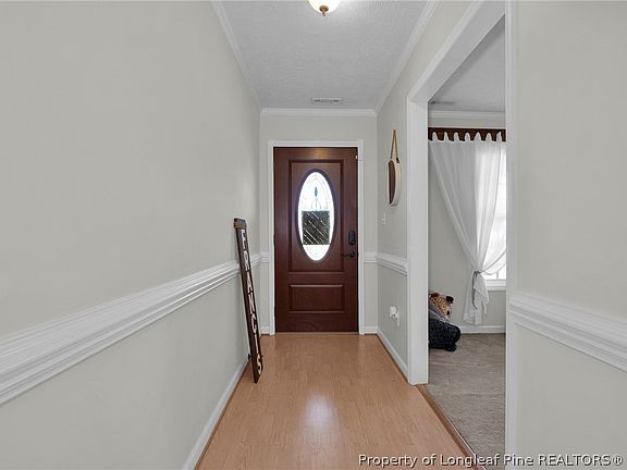 5th image of 102 Woodbine Dr
