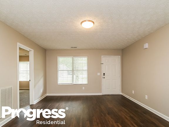 3rd image of 101 Whispering Pine Ln