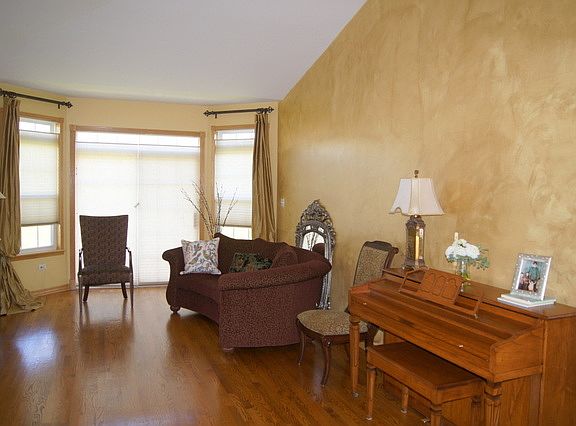 4th image of 6876 Zurich Ln