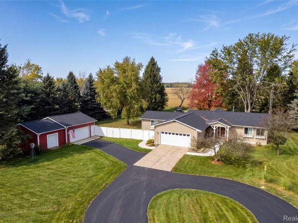 7247 Nicholson Rd, Fowlerville, MI 48836