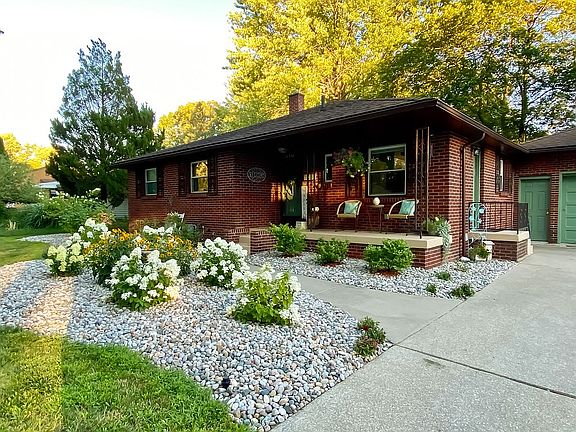 2nd image of 806 Airfield Ln
