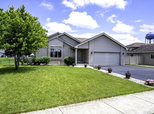 2022 Jasmine Dr, Crest Hill, IL 60403