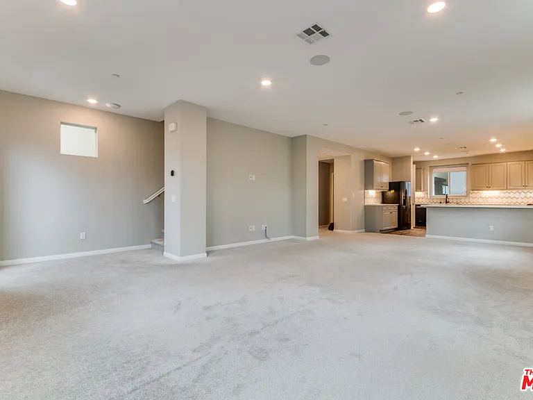 713 Daniel Freeman Cir — Photo 9