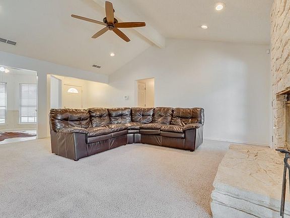 4th image of 105 Arthur Dr