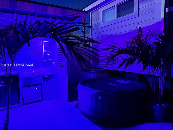 5th image of 325 Calusa St #302