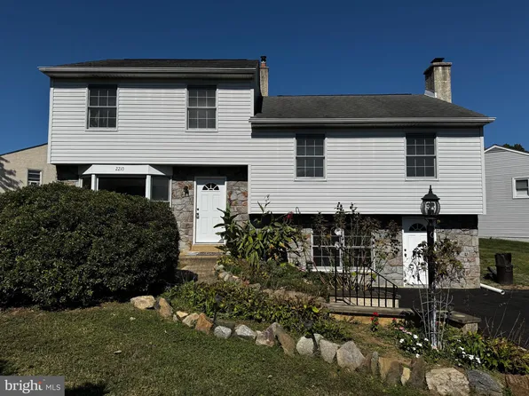2210 E Helms Mnr, Upper Chichester, PA 19061