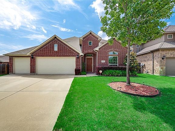 2nd image of 2905 Blue Heron Dr