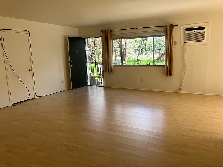 1059 Rio Ln #A — Photo 9