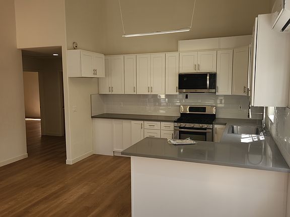 4th image of 944 N Normandie Ave #944