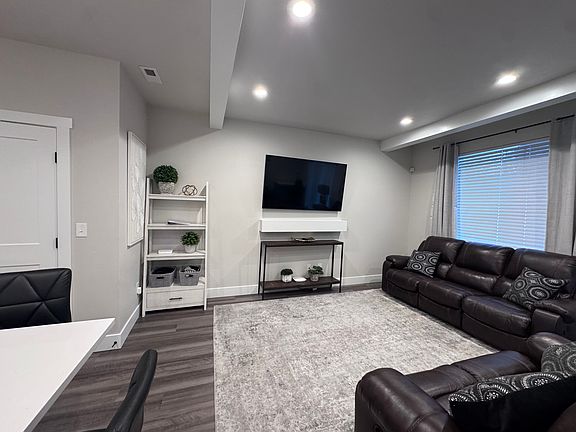 4th image of 3903 E 27th Ave #3903