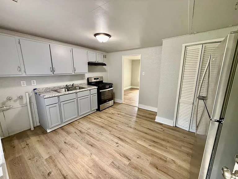 4341 Elm Ave — Photo 6