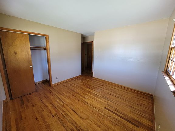 4th image of 209 E Roger Dr
