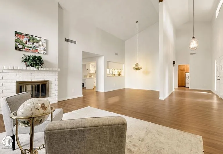 2300 El Portal Dr #49 — Photo 4