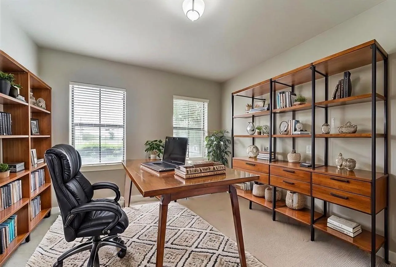 3 bed, 3.5 bath, 2112 sqft, $2,700 — Photo 2