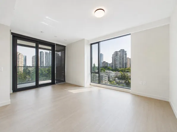 5987 Wilson Ave #602, Burnaby, BC V5H 0L7