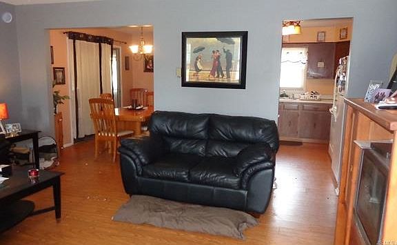 3rd image of 34 Westbrook Dr