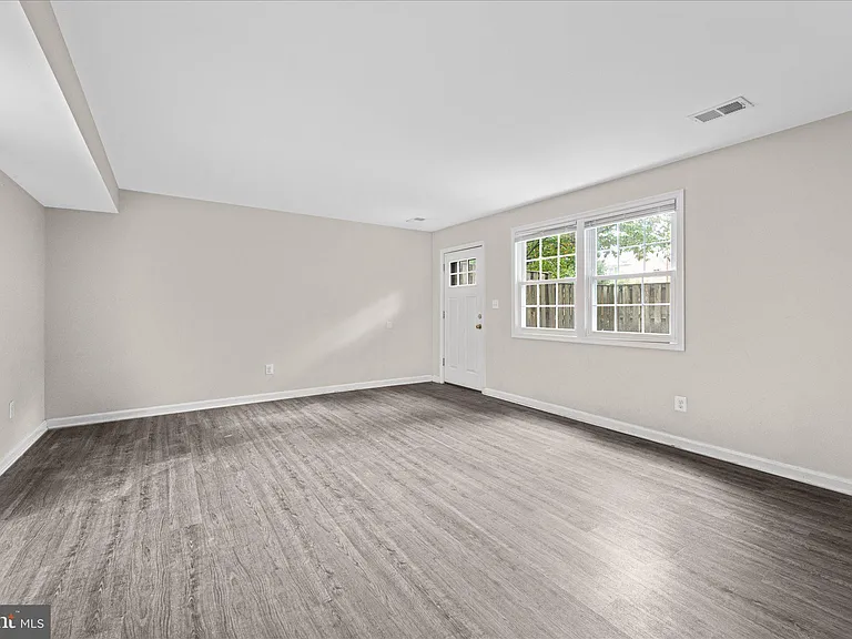 3885 Chain Bridge Rd — Photo 33