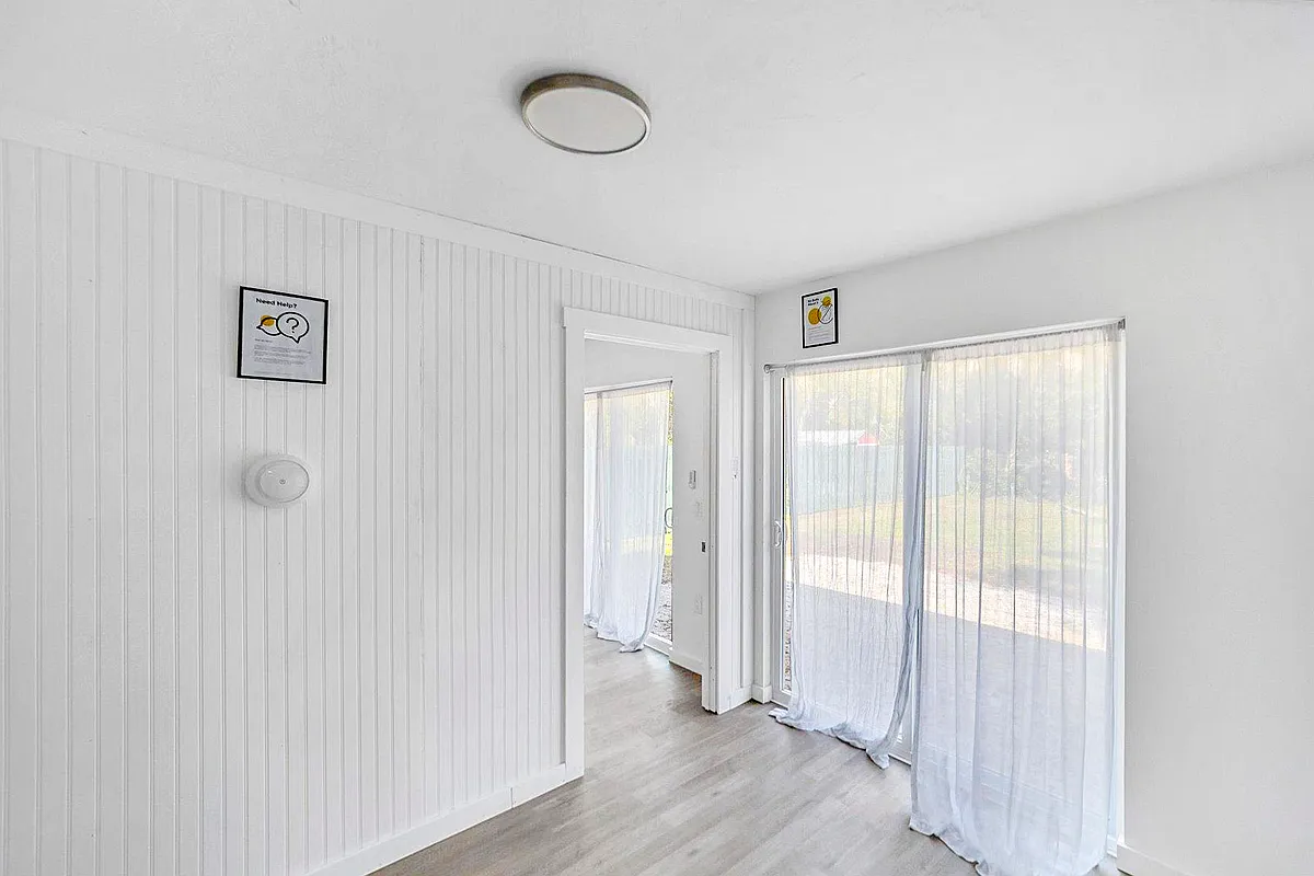 Photo 1 of 10 - Glenwood Ave - Osprey, FL Large Bedroom with private sliding door entrance (lots of natural light). - Glenwood Ave