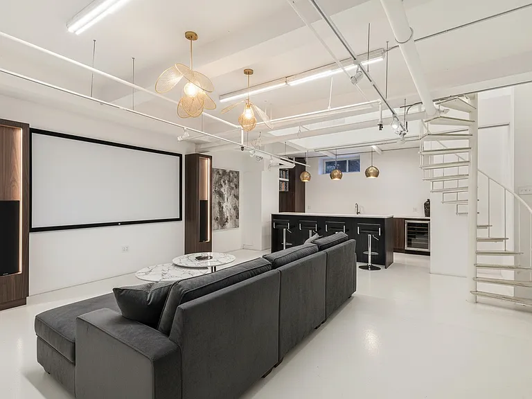 251 W 19th St #1G — Photo 3