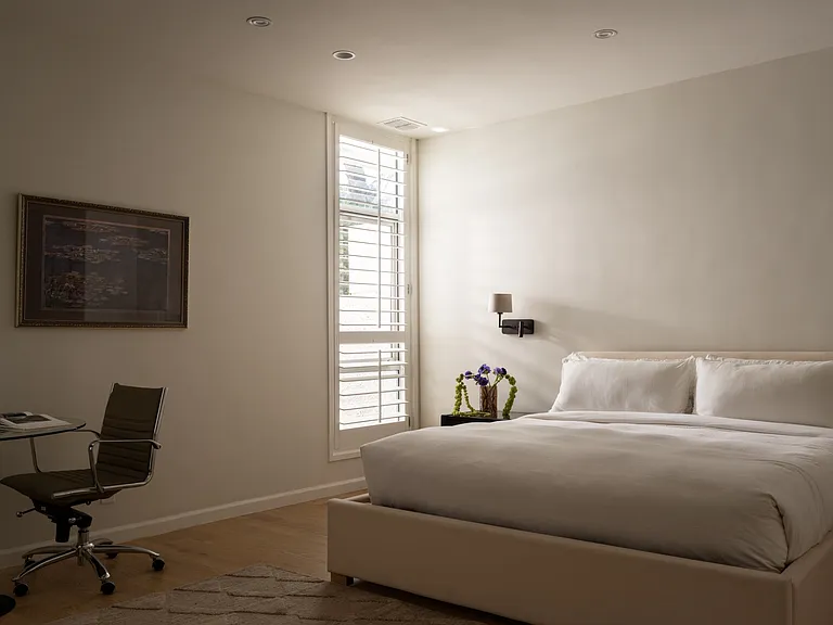 208 Desert View St — Photo 13
