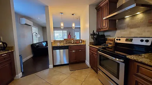 207 E Kaley St Photo 1