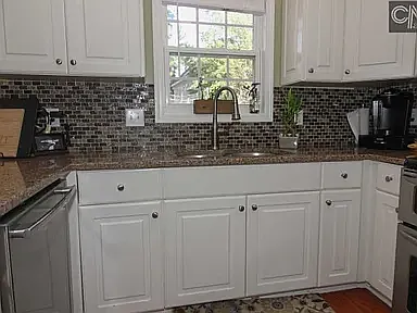 4 bed, 2.5 bath, 2327 sqft, $2,350 — Photo 2