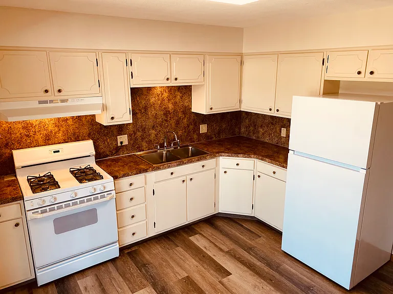 KINGSWOOD APARTMENTS — Photo 11