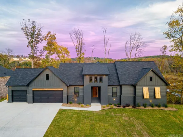 221 Lake Valley Dr, Maumelle, AR 72113