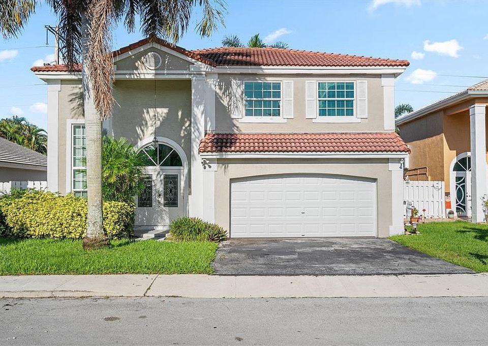1st image of 611 Royal Palm Way