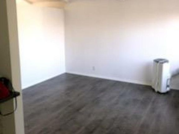 4th image of 12756 Matteson Ave #33