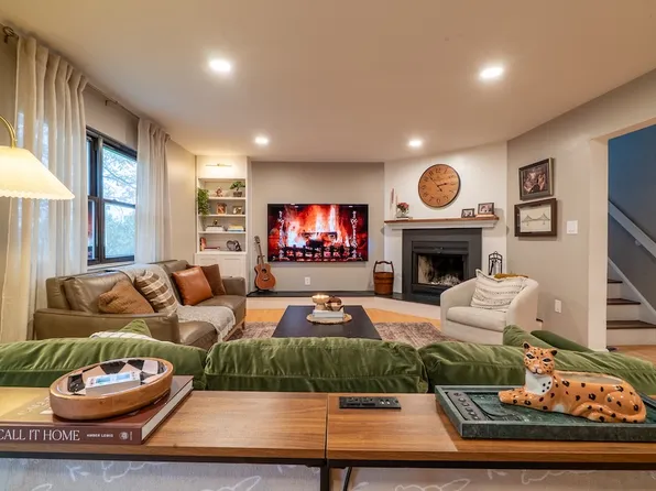 2208 Merrywood Dr, Edison, NJ 08817