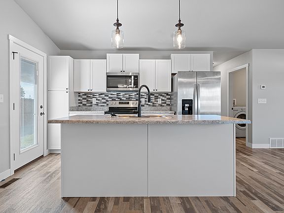 4th image of 405 Nighthawk Dr