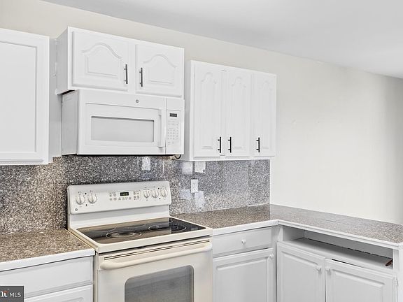 3rd image of 18515 Tarragon Way