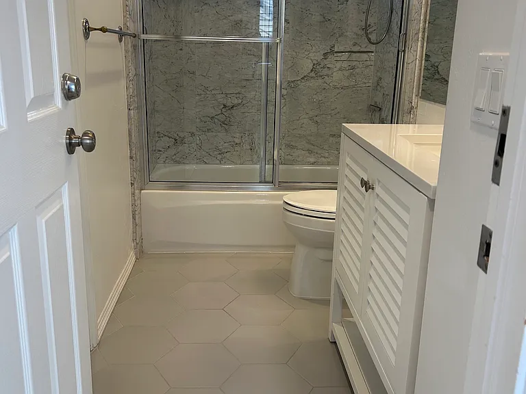 5537 Bellevue Ave — Photo 10
