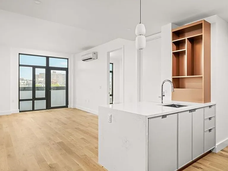 597 Grand St #915 — Photo 3