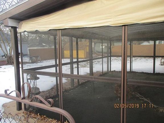 3rd image of 3215 Peck St