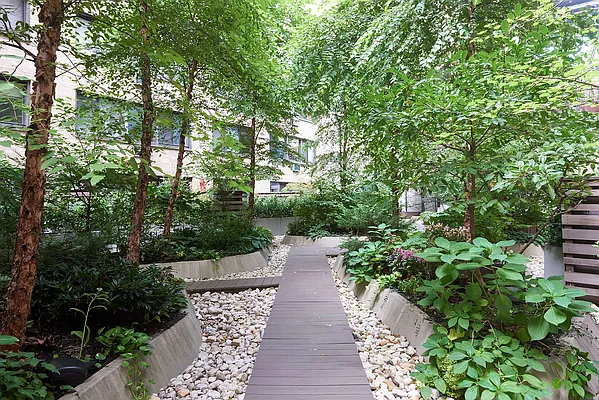 Sold by Warburg | media 9