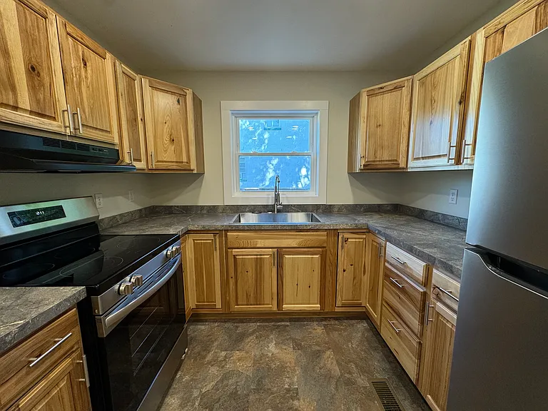 928 Meadow Dr — Photo 12