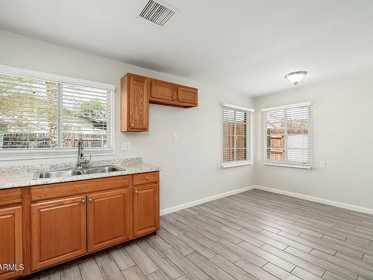744 W Coolidge St #C — Photo 11