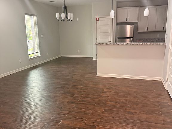 4th image of 1212 E Daffodil Ave #A