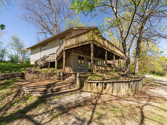 3rd image of 135 Ashwood Ln